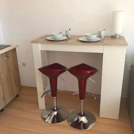 Snug Apt, Sunny Day 6 *